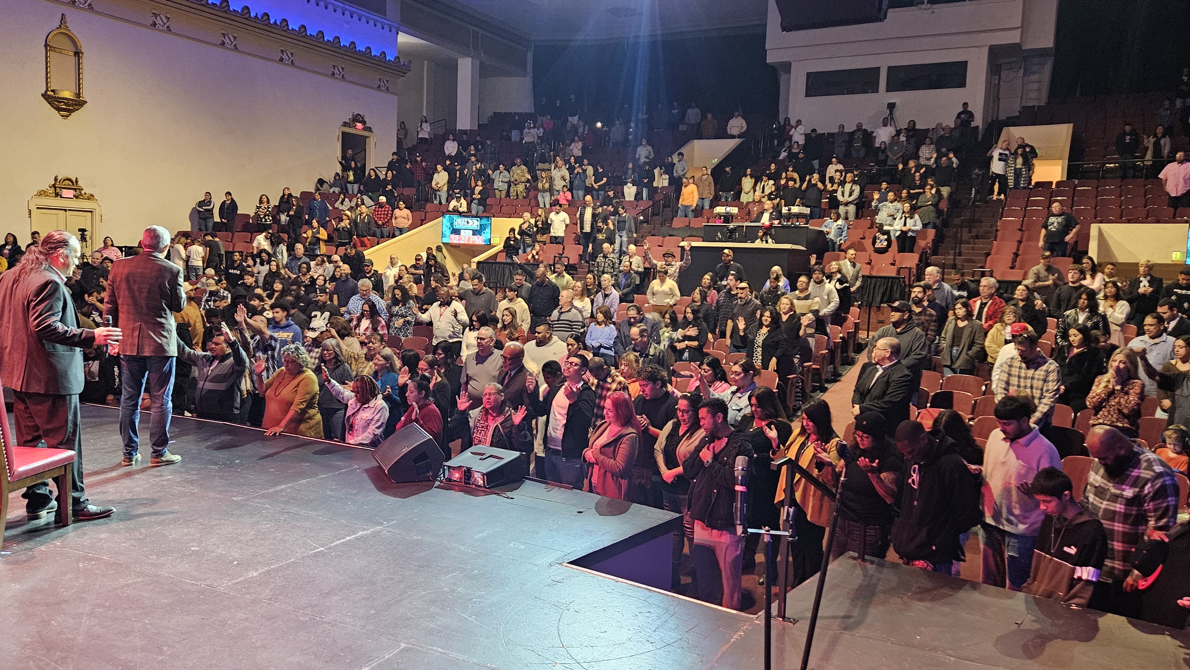 Crowd altar call response